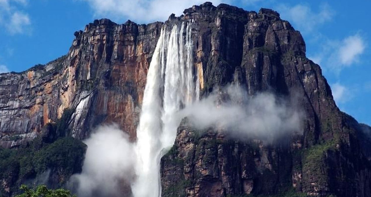 Buluta Dönüşen Şelale: Angel Şelalesi’nin Büyüleyici Doğası