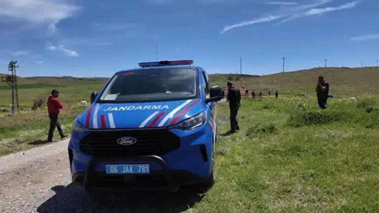 yol-calismasinda-gizemli-bulgu-kepce-vurdukca-insan-kemigi-cikti-Iubkfg4m