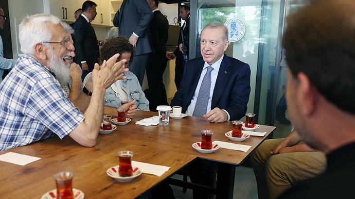 Cumhurbaşkanı Erdoğan Beyoğlu’nda vatandaşlarla buluştu