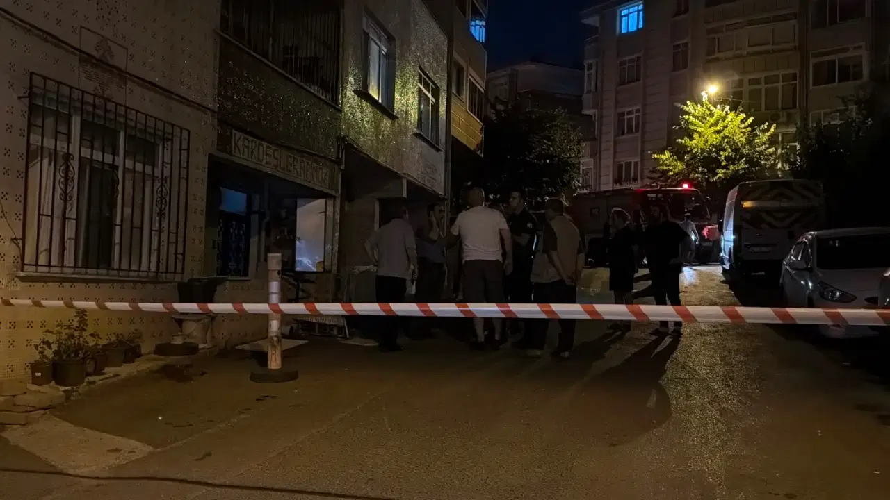 Gaziosmanpasada kayan otomobil dogal gaz kutusuna carpti bina tahliye edildi Lgudcj3w